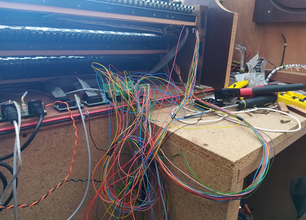Thumb piston connections